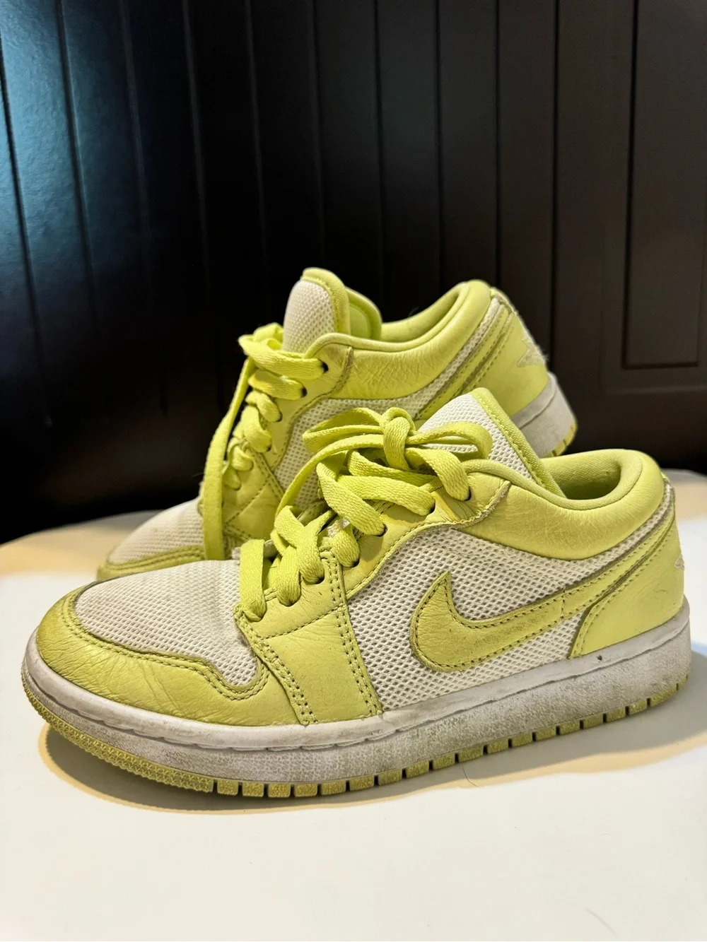 Nike Kids Low-Top Sneakers in Neon Yellow and White